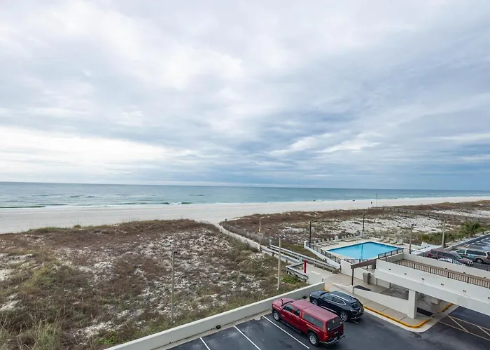 Apartment Island Winds East 301